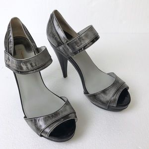 Max Studio Peep Toe High Heels black and gray